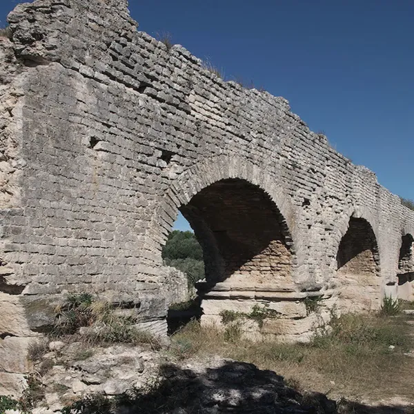 Aqueducs et meunerie de Barbegal