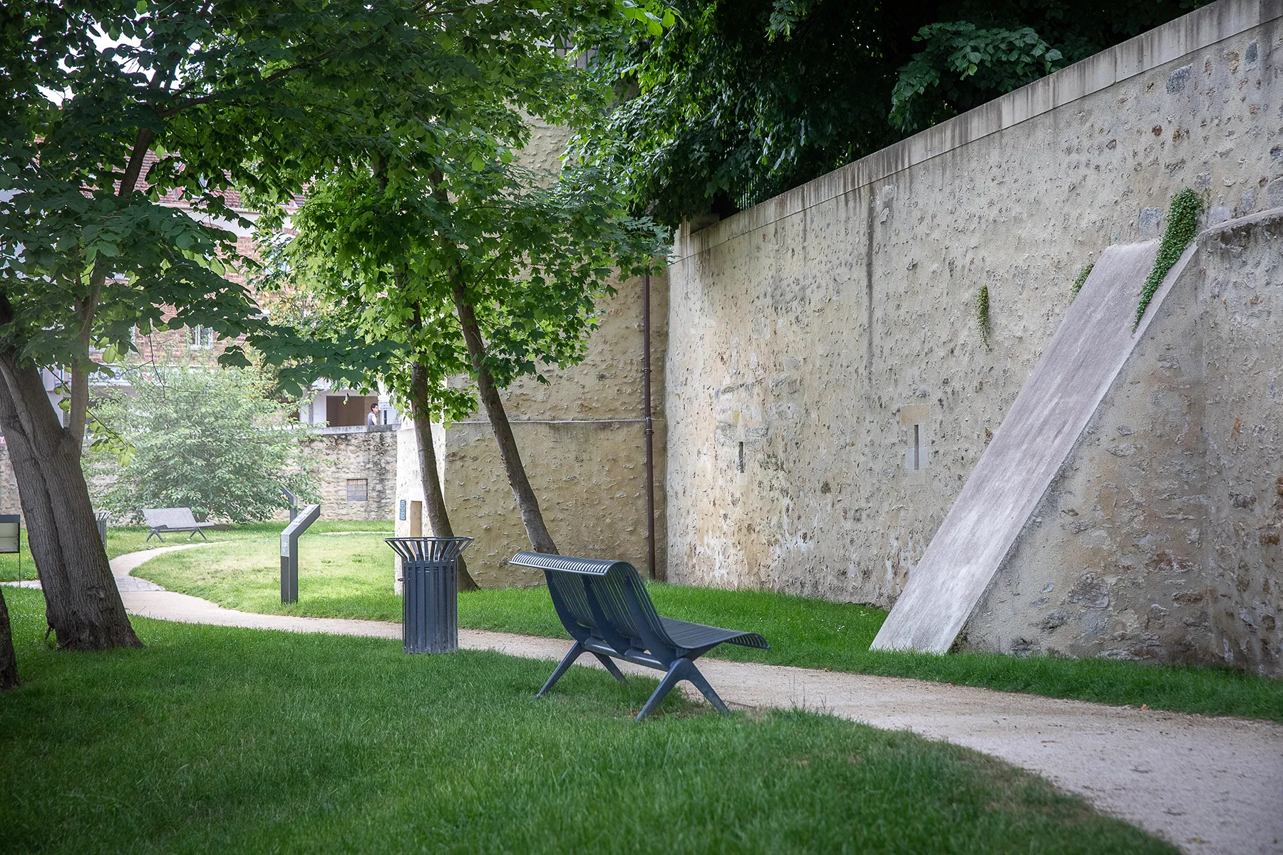 Muraille représentant le patrimoine architectural et naturel